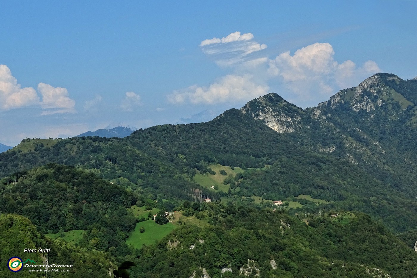 58 Da sx Pizzo Cerro, Castel Regina, Monte Foldone.JPG -                                